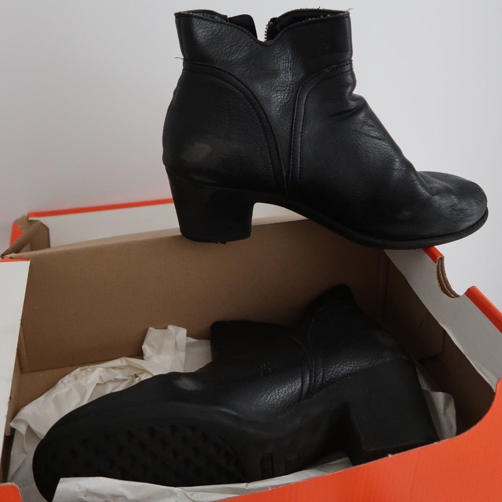 AEROSOLES Booties